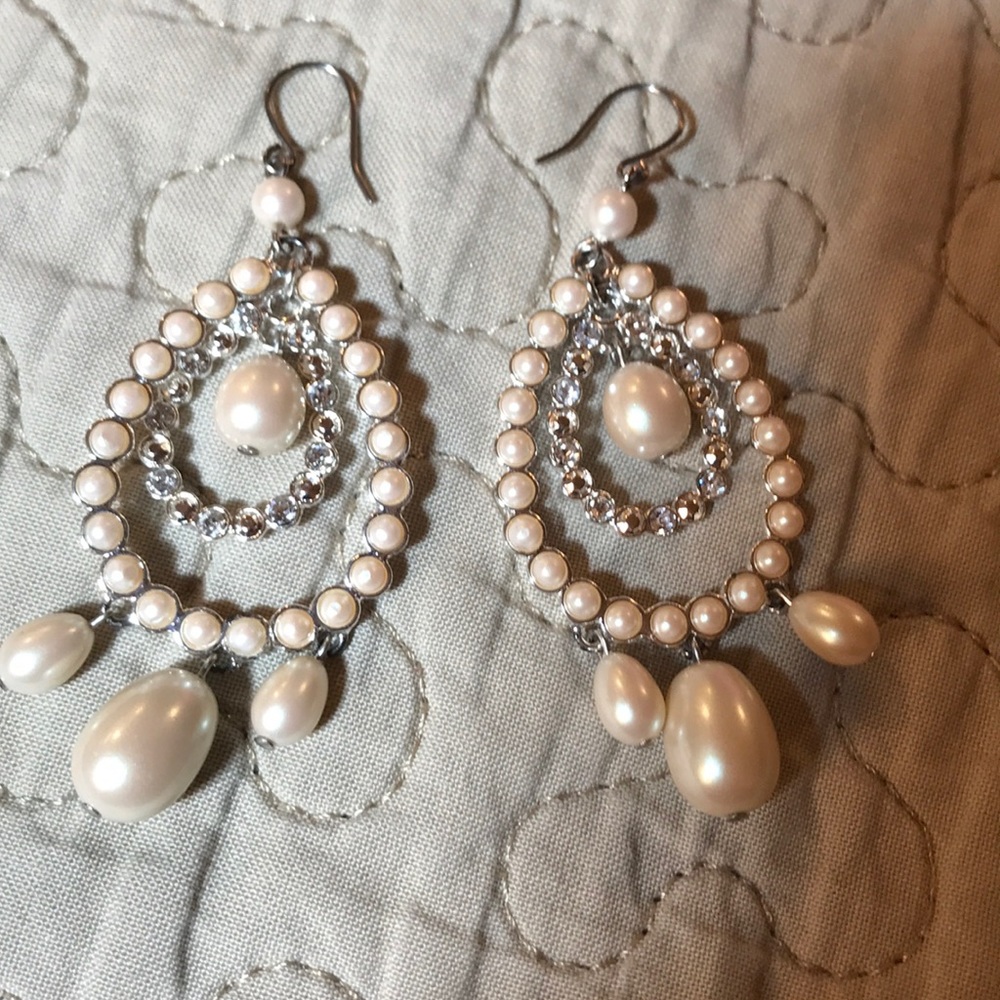Dangle earrings